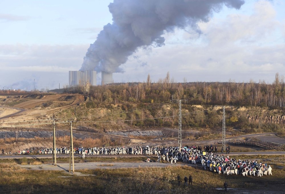 bieu tinh chong bien doi khi hau anh 2