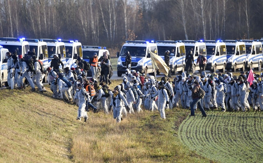 bieu tinh chong bien doi khi hau anh 7