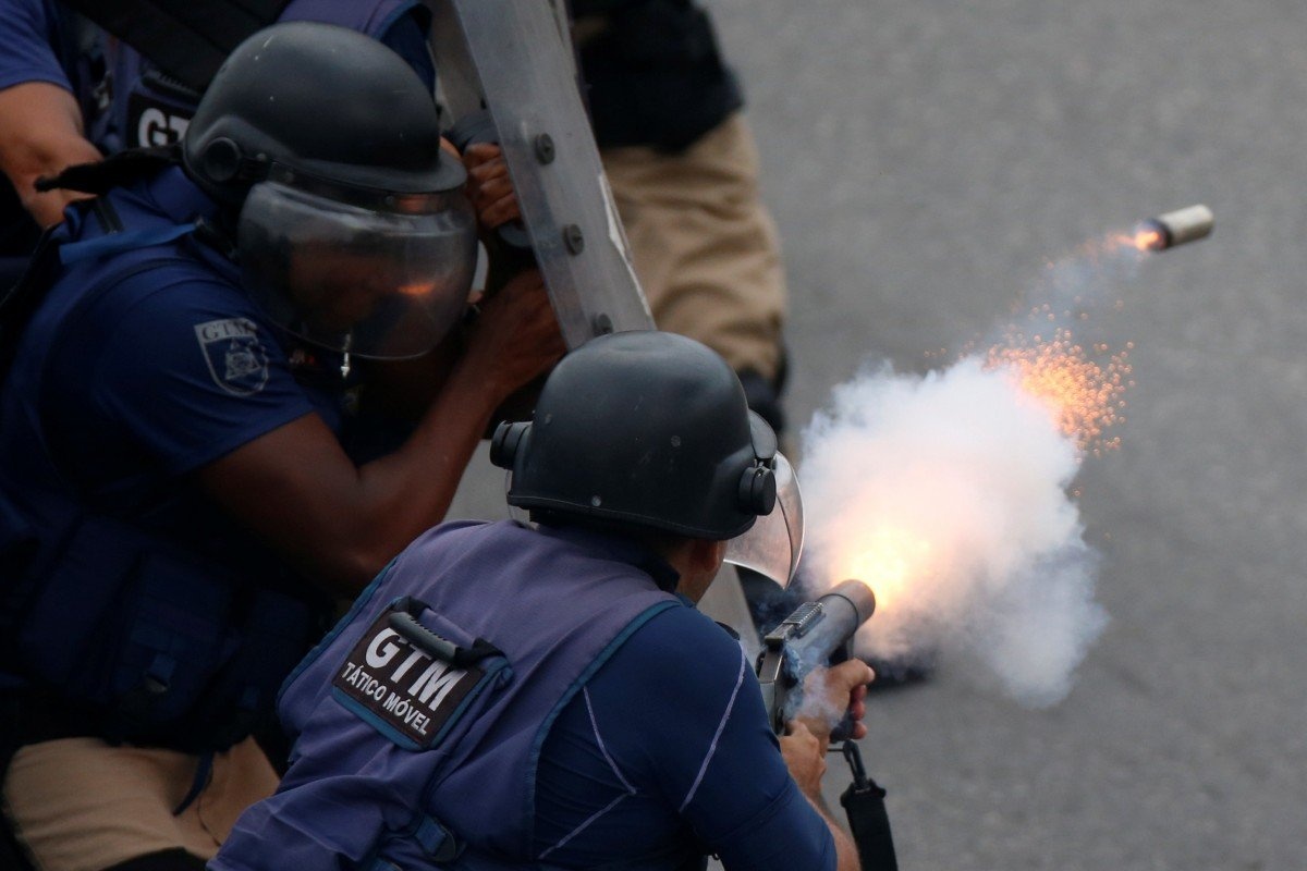 Canh sat truy duoi toi pham, 9 nguoi an tiec chet oan o Brazil hinh anh