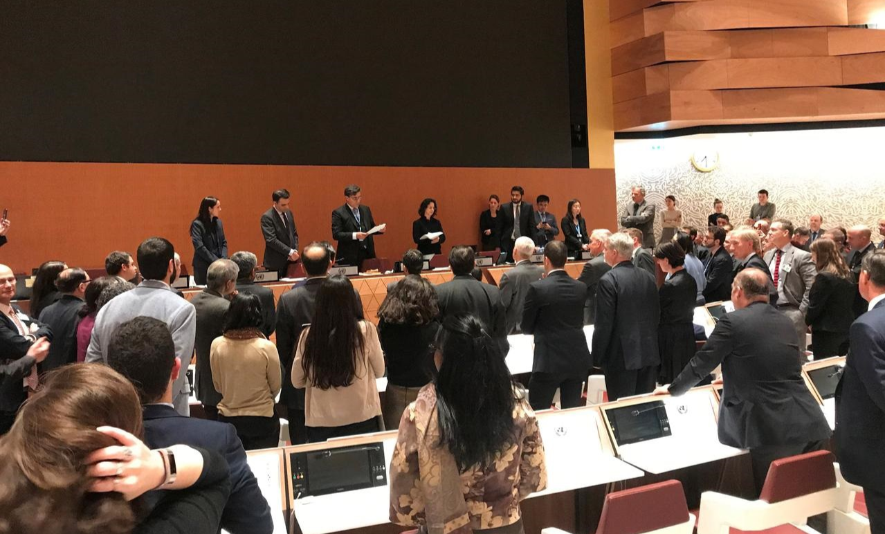 LHQ can tien, micro bi tat, dai su phai het len o cuoc hop ‘thay ma’ hinh anh