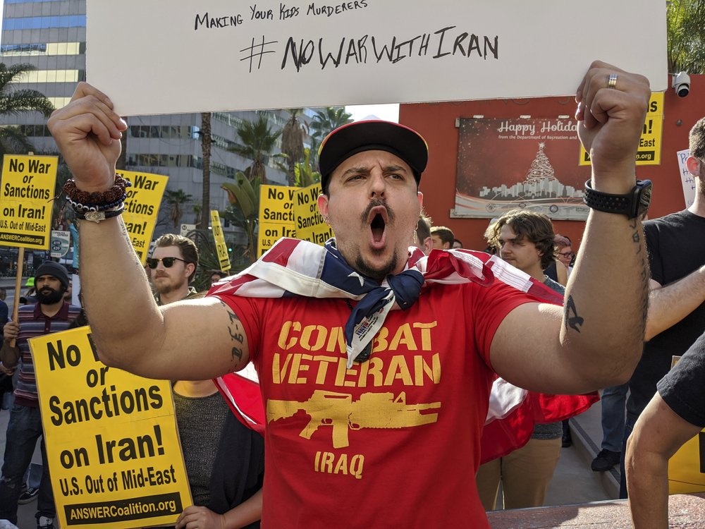 bieu tinh phan chien anh 2