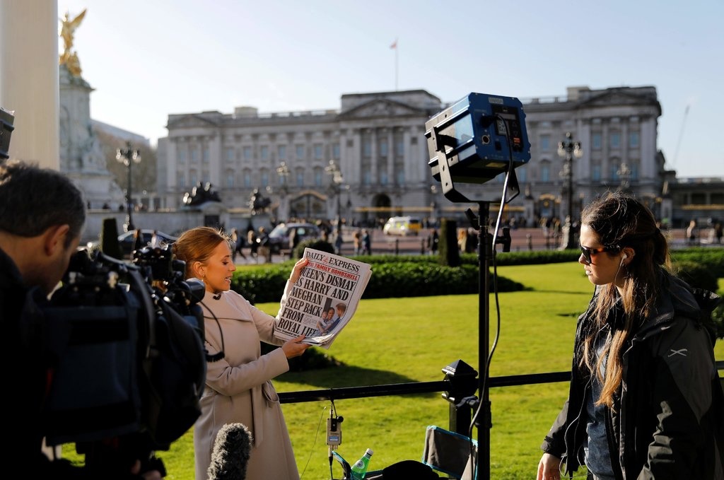 hoang tu Harry rut khoi hoang gia anh 1