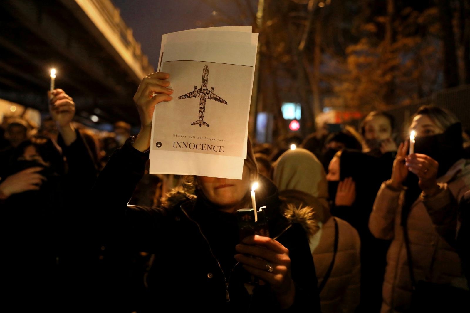 Ban nham may bay Ukraine, Iran hung phan no ca trong va ngoai nuoc hinh anh