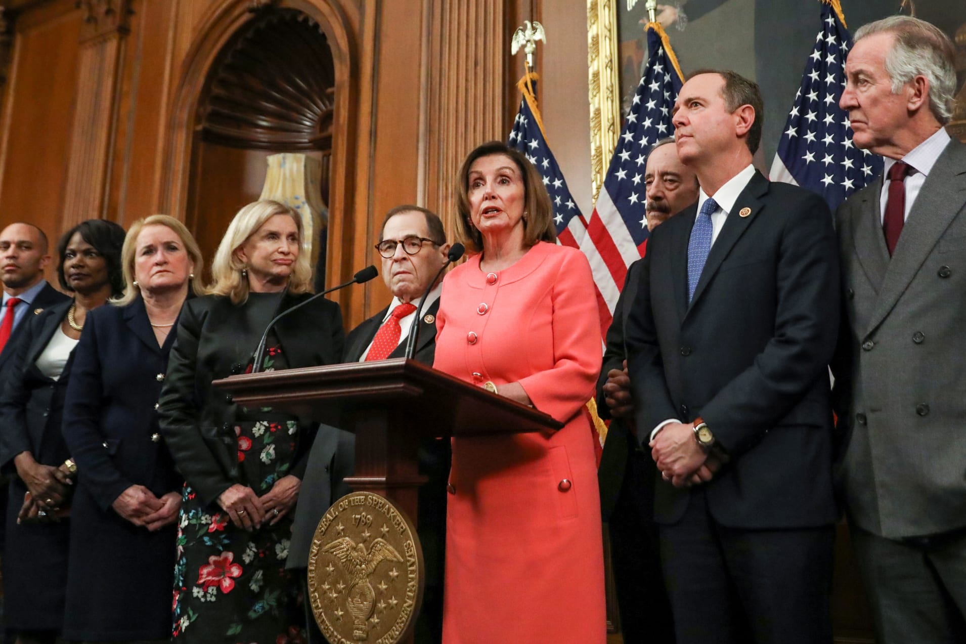 Ha vien gui dieu khoan luan toi TT Trump cho Thuong vien My hinh anh