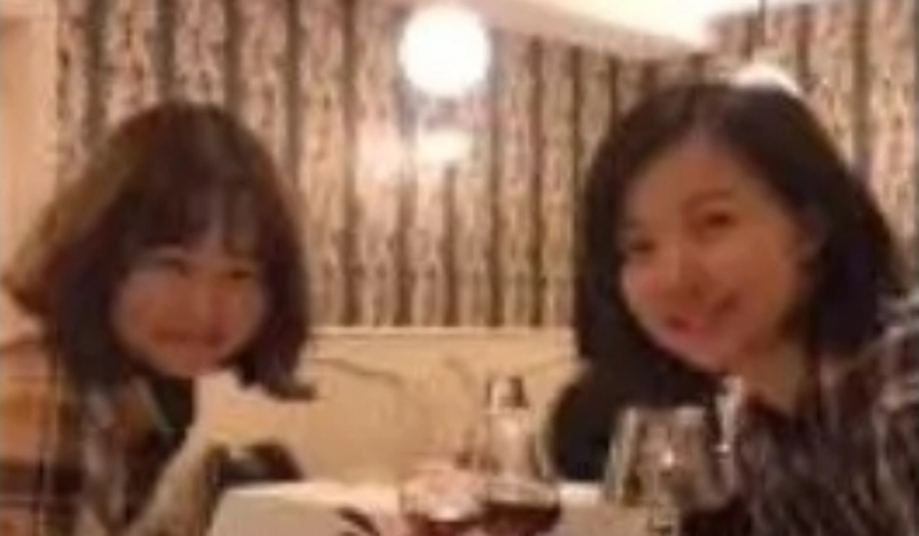 Nu du khach TQ gay soc khi khoe co ha sot de qua mat san bay Vu Han hinh anh