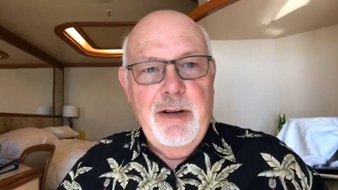 Du khach Anh tren du thuyen co 61 ca virus corona 'xin mot qua chuoi' hinh anh