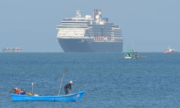 Du thuyen cap ben Campuchia sau 2 tuan khong noi nao nhan vi virus hinh anh