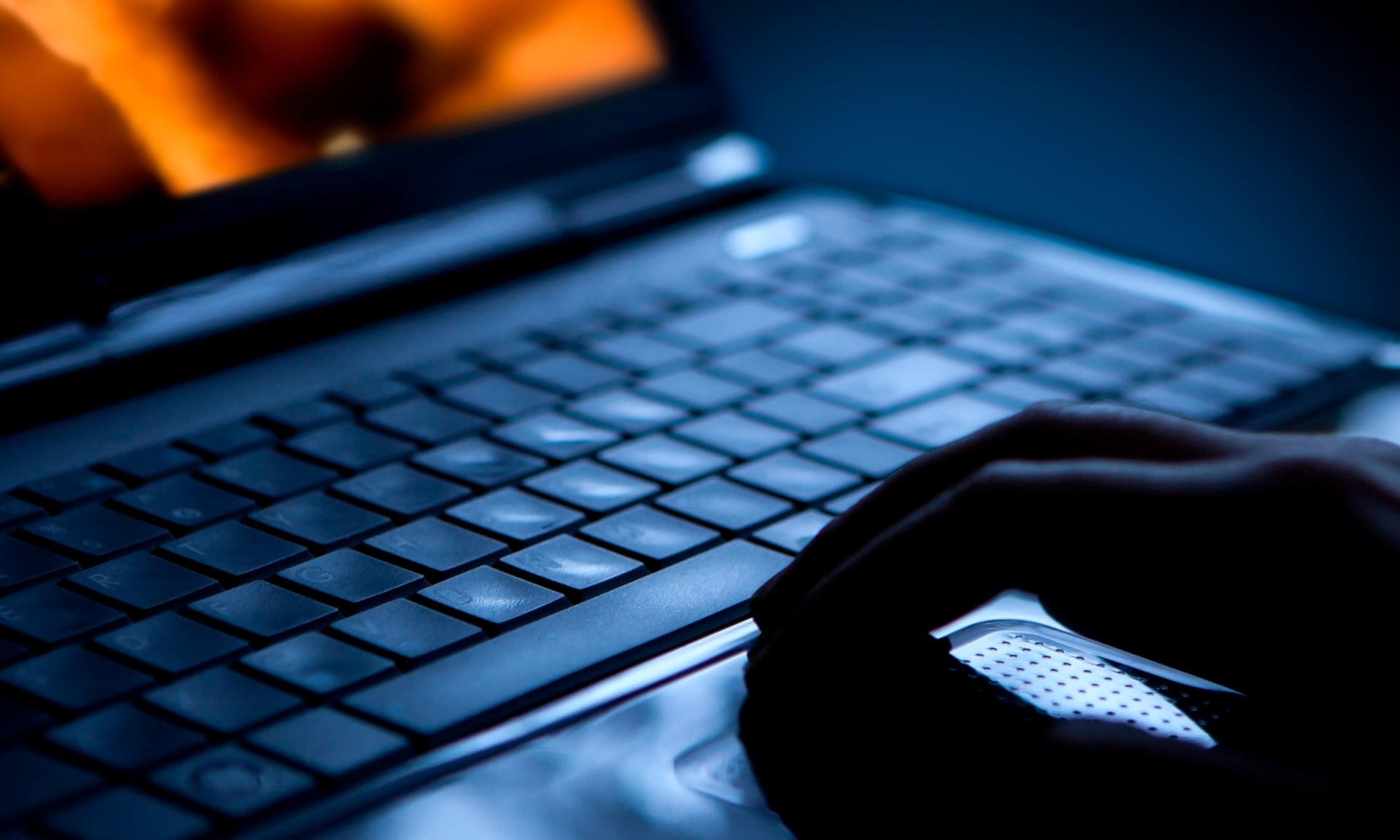 Dung chatbot gia lam gai bao de ngan mua dam qua mang o My hinh anh