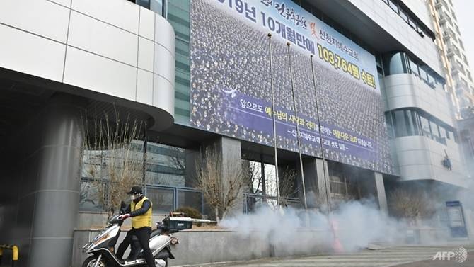 Cong dong ton giao Han Quoc te liet vi virus corona hinh anh