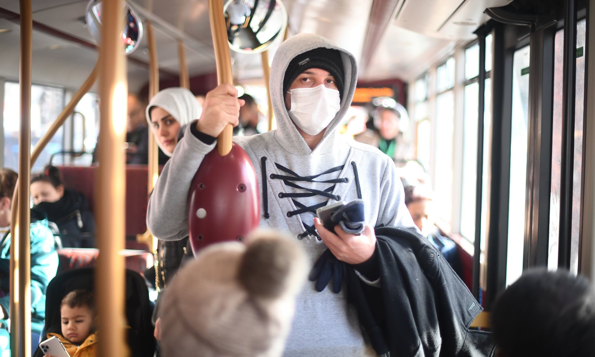 Canh sat Anh se hoan dieu tra an mang neu dich corona bung phat hinh anh