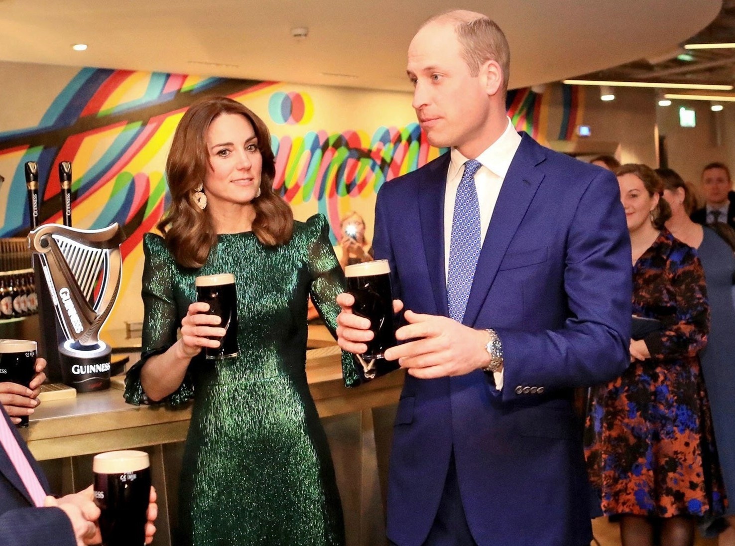 Hoang tu William tu nhan 'phat tan' virus corona khi tham Ireland hinh anh