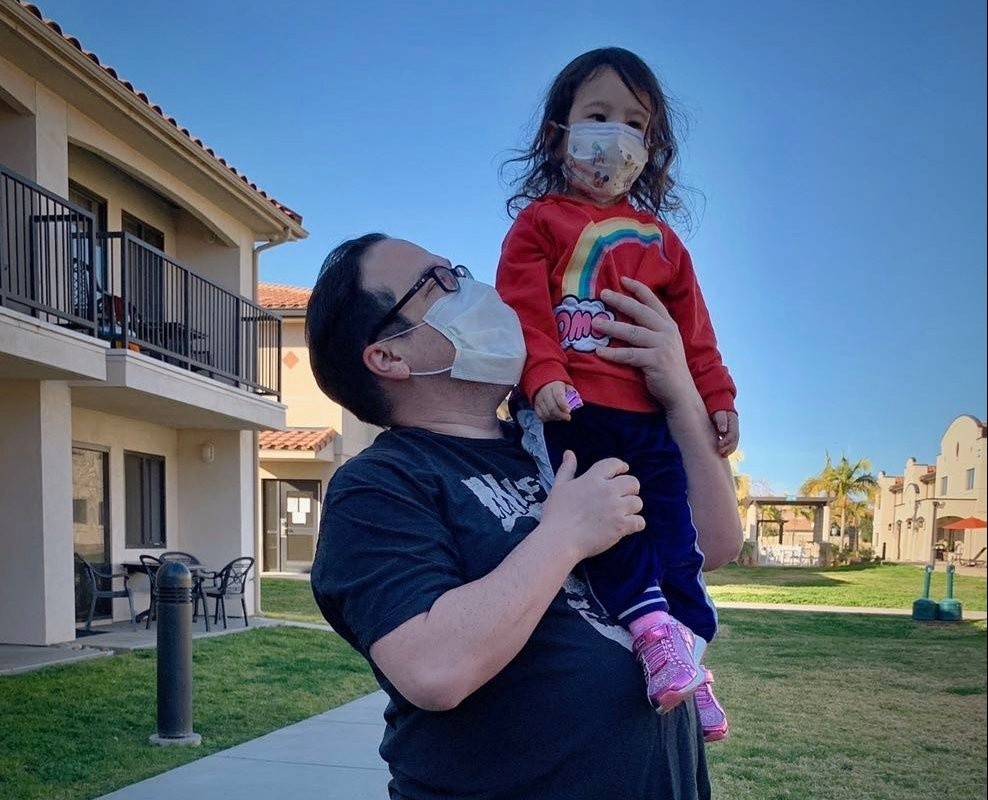 Bat ngo nhan hoa don 4.000 USD sau khi cach ly vi virus corona o My hinh anh