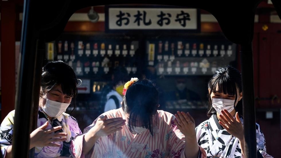 Nhat chuan bi luat 'tinh trang khan cap' de doi pho virus corona hinh anh