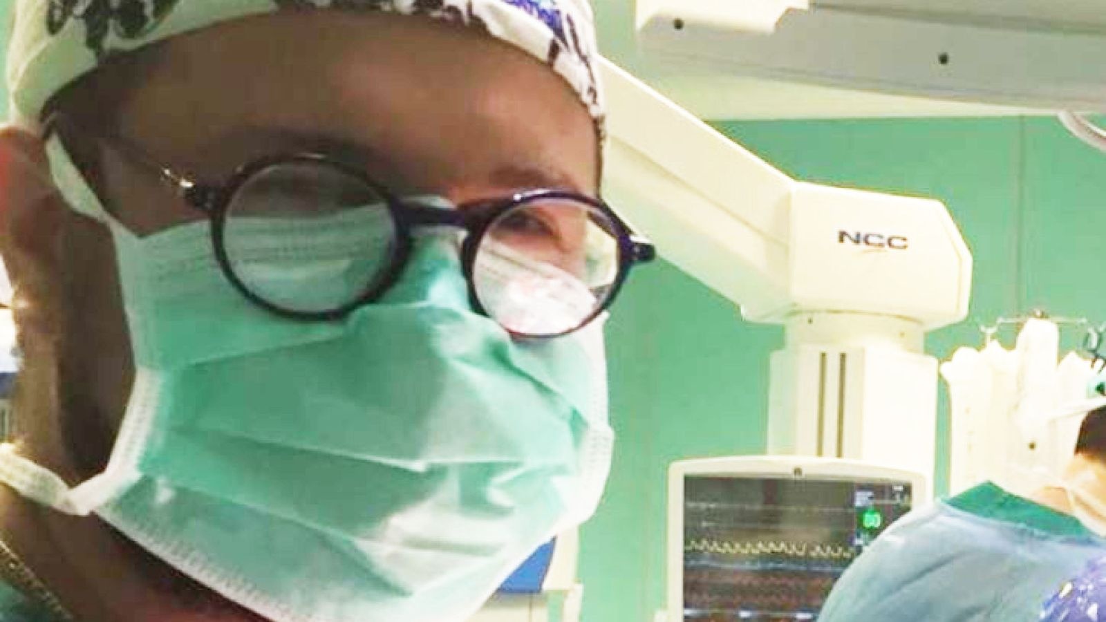 Bac si Italy: Con song than dich benh cuon troi tat ca chung toi hinh anh