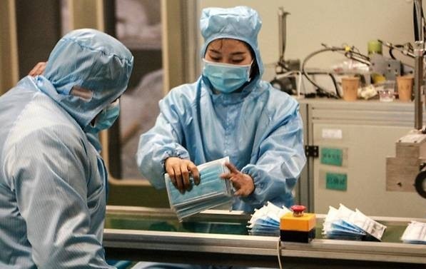 Trung Quoc bien thanh dai cong xuong khau trang giua dich Covid-19 hinh anh