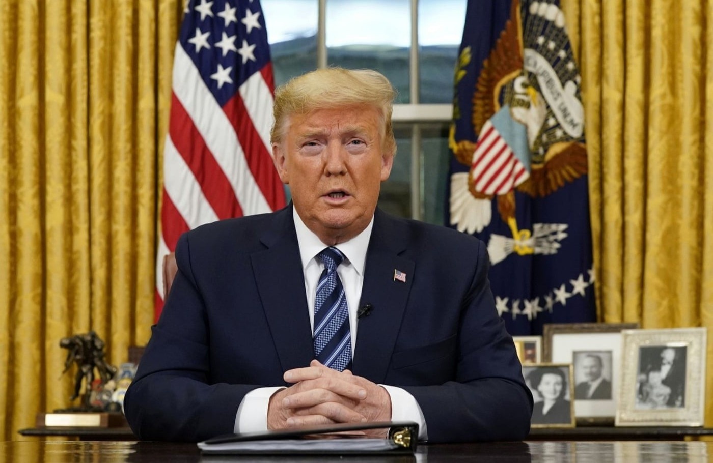 TT Trump phat bieu ve virus nhung khong quen bai ngoai va tranh cu hinh anh