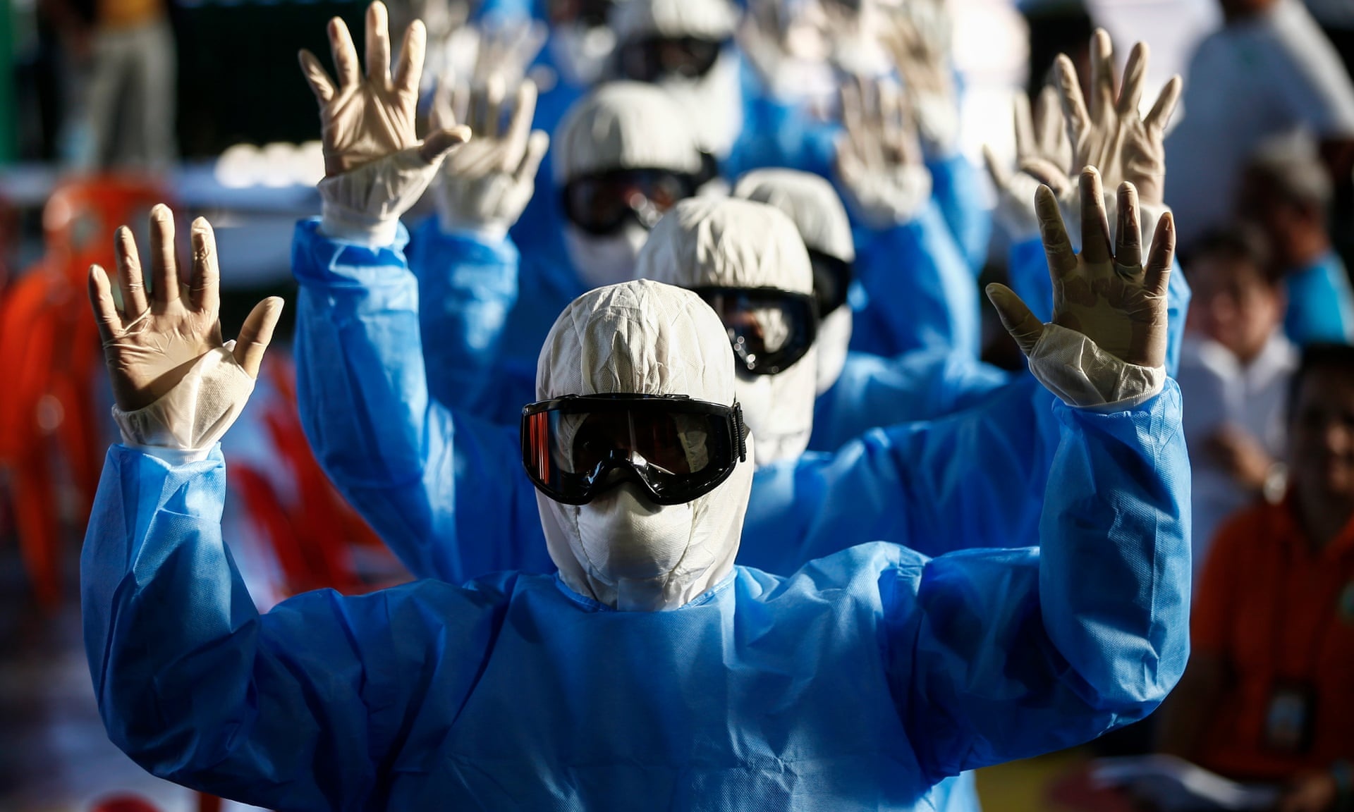 Hang tram nha khoa hoc dong loat phan doi chien luoc mien dich bay dan hinh anh