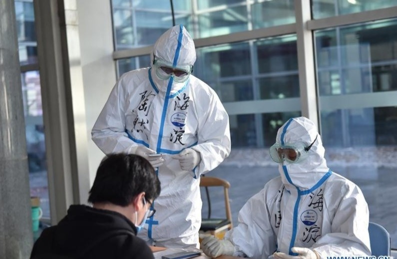 Dung trung tam trien lam cho khach qua canh de ngan dich lay lan hinh anh