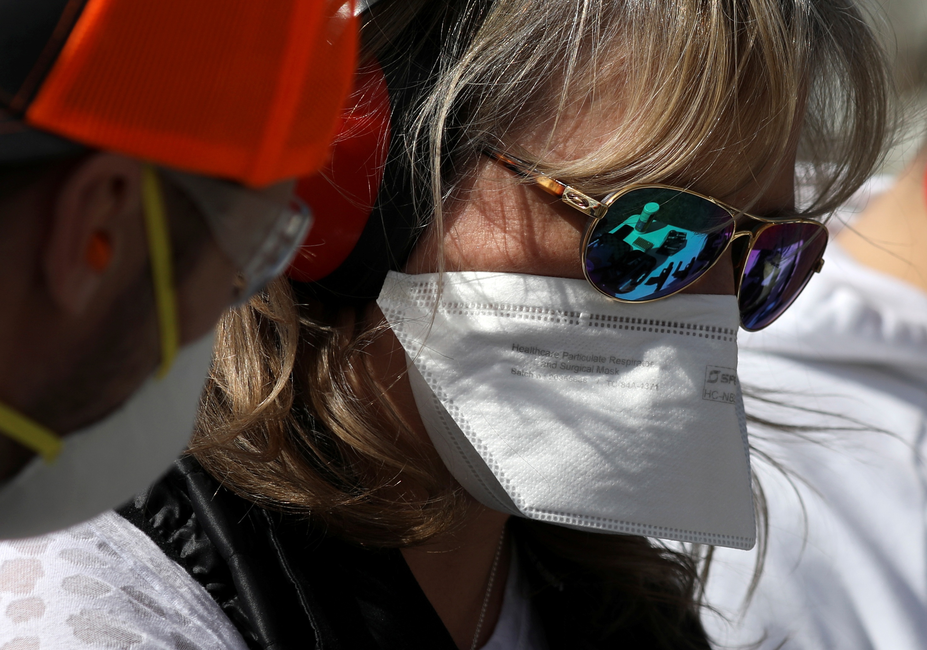 Nguoi du 'tiec virus corona' duong tinh voi virus o My hinh anh