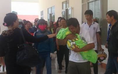 Be 3 thang tuoi tu vong sau tiem phong hinh anh