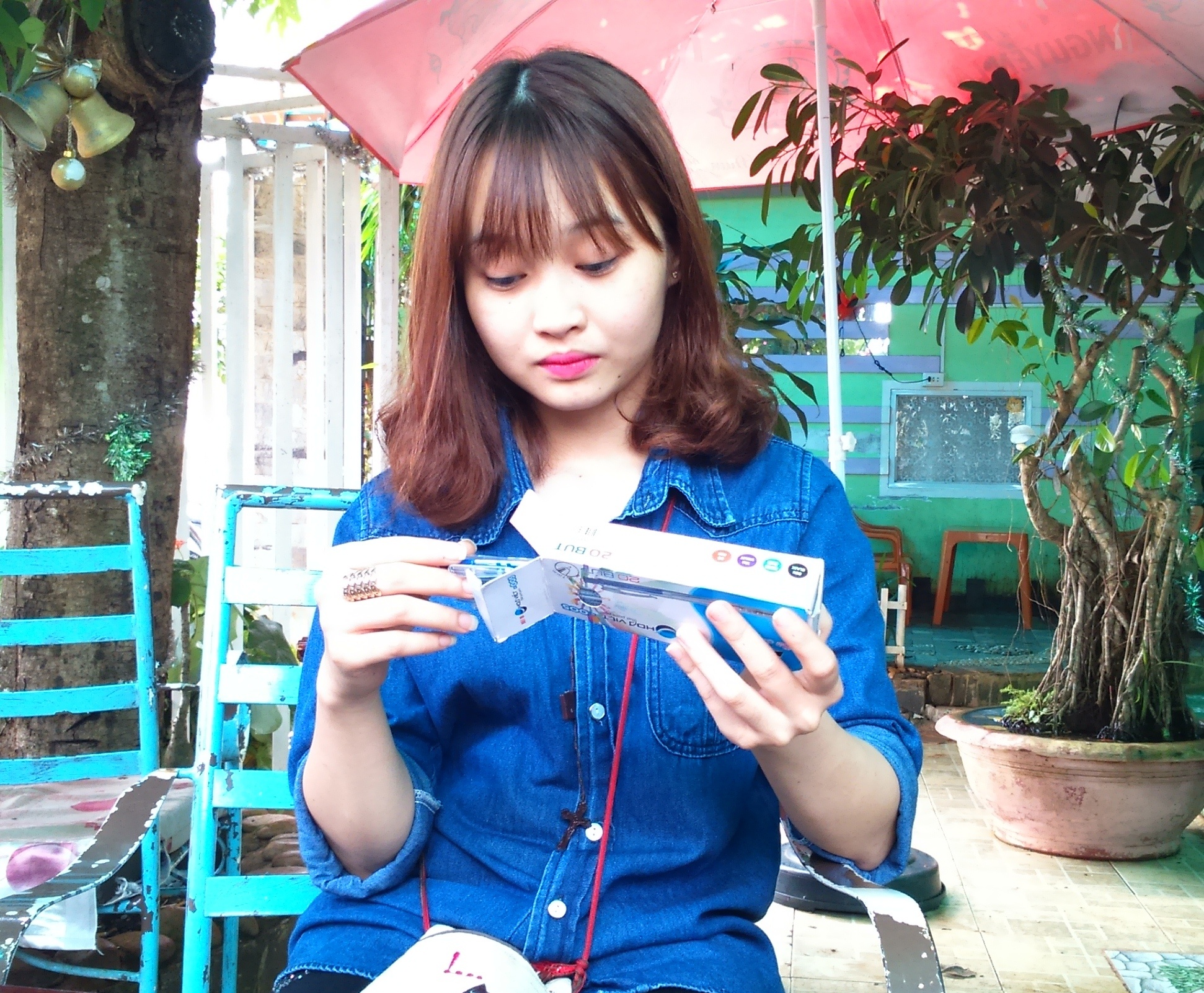 Gia can bo trung tam khuyet tat di ban but hinh anh