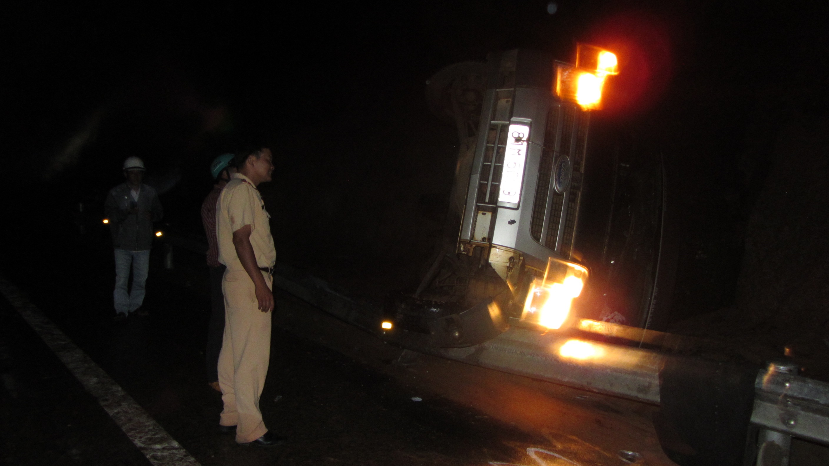 Oto tong rao chan, 5 nguoi thuong vong hinh anh