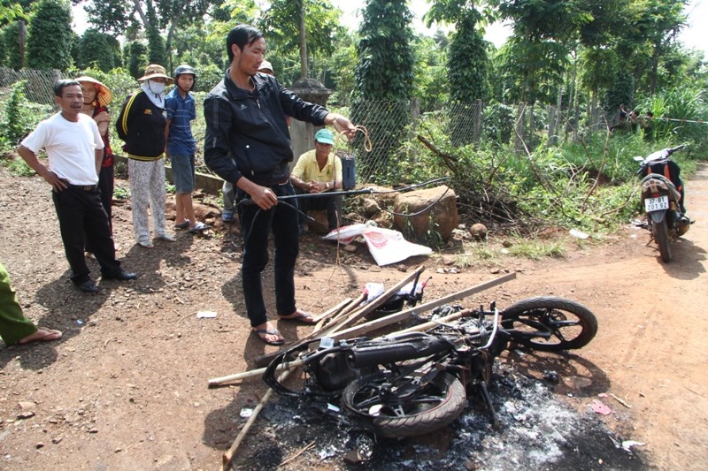 Giang day ngang duong bat 2 nghi can trom cho hinh anh