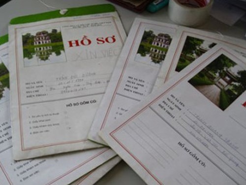 Nhieu nguoi trung ke ke moi gioi viec lam tren mang hinh anh