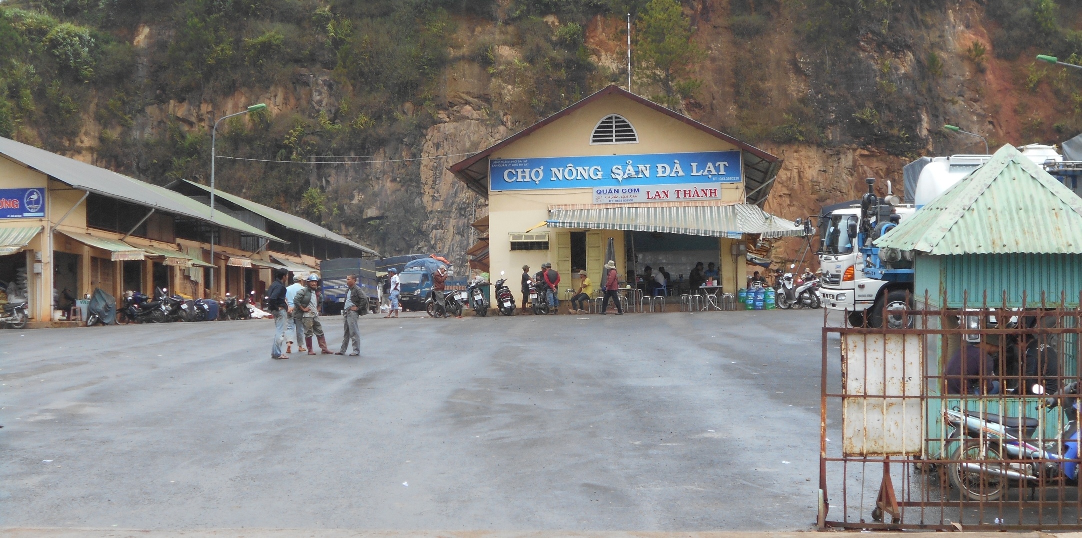 Tieu thuong danh tieng roi cho nong san Da Lat hinh anh