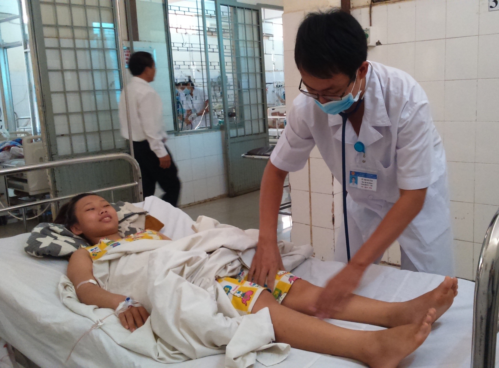 Ran luc duoi do tran ve vuon ca phe can nhieu nguoi hinh anh