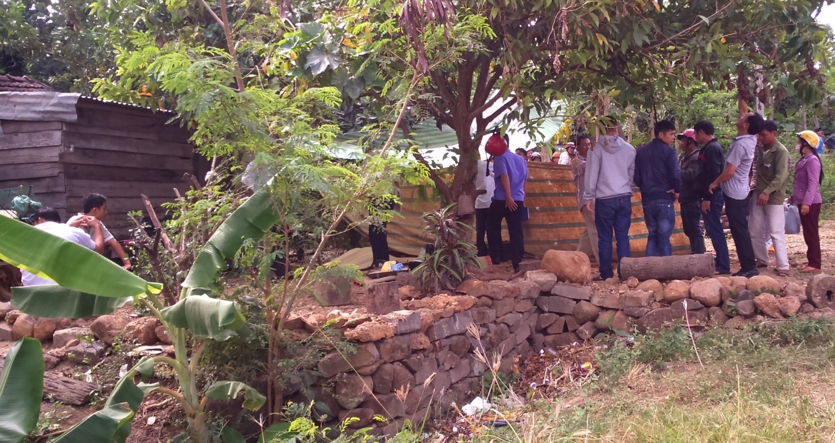 Nam thanh nien chet bat thuong luc rang sang hinh anh