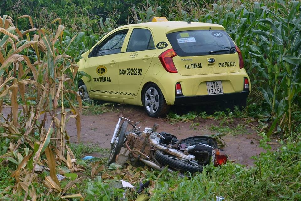 Taxi gay tai nan lien hoan, nguoi phu nu sap sinh tu vong hinh anh