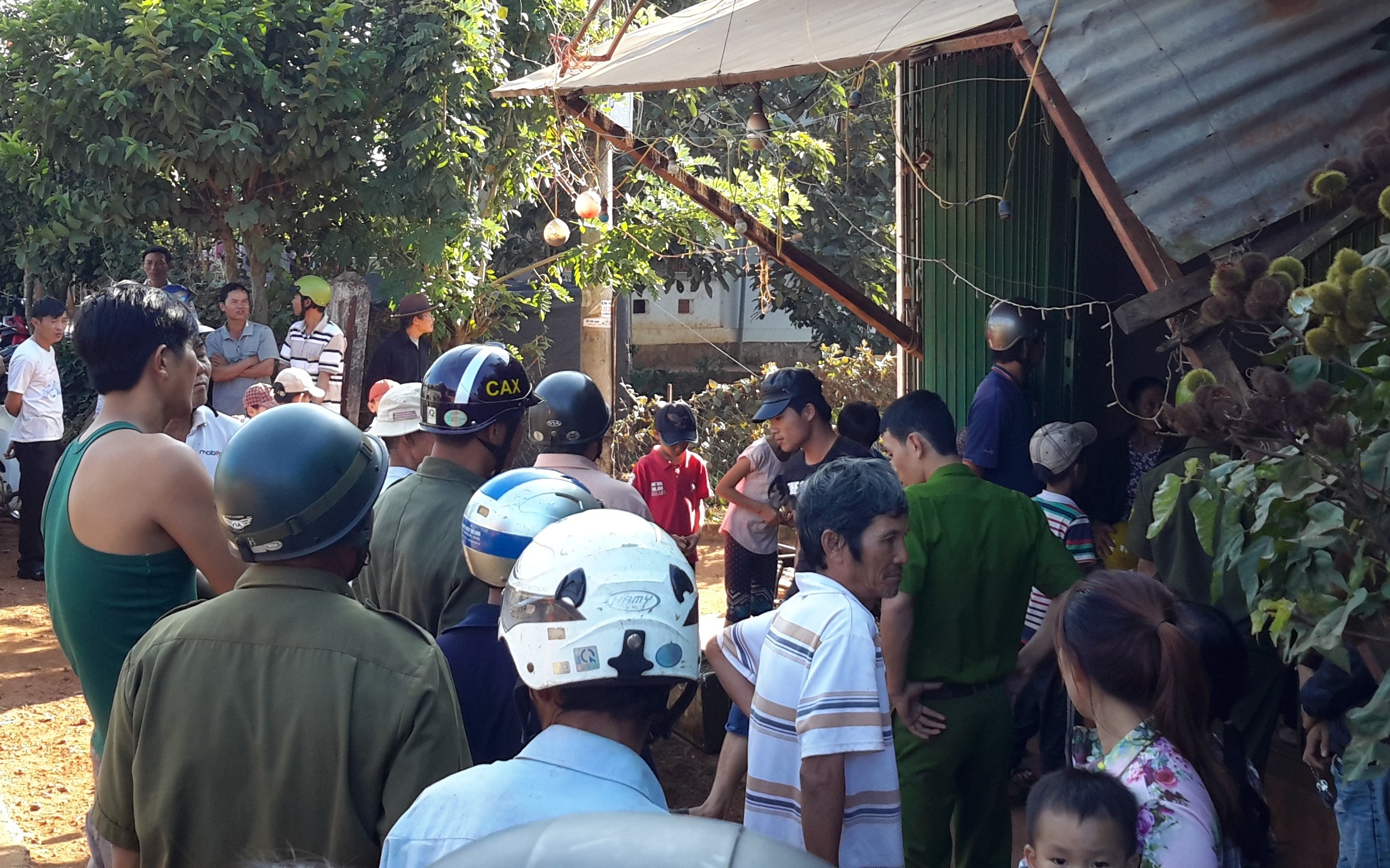 Nguoi dan ong chet sau khi chich thuoc tro tim hinh anh