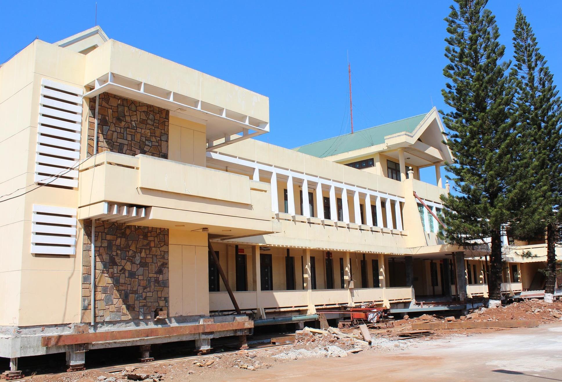 Toa nha gan 3.000 tan se duoc 'than den' di doi hinh anh