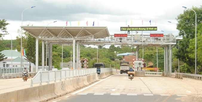 Tu Kon Tum den Sai Gon co 10 tram thu phi hinh anh