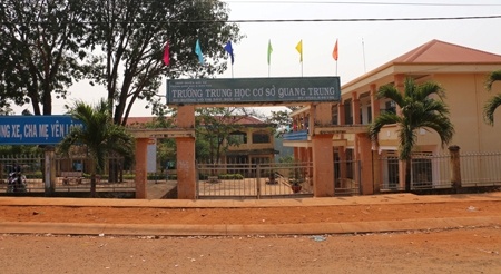 Cong an xa dung sung danh nguoi co the bi xu ly hinh su hinh anh