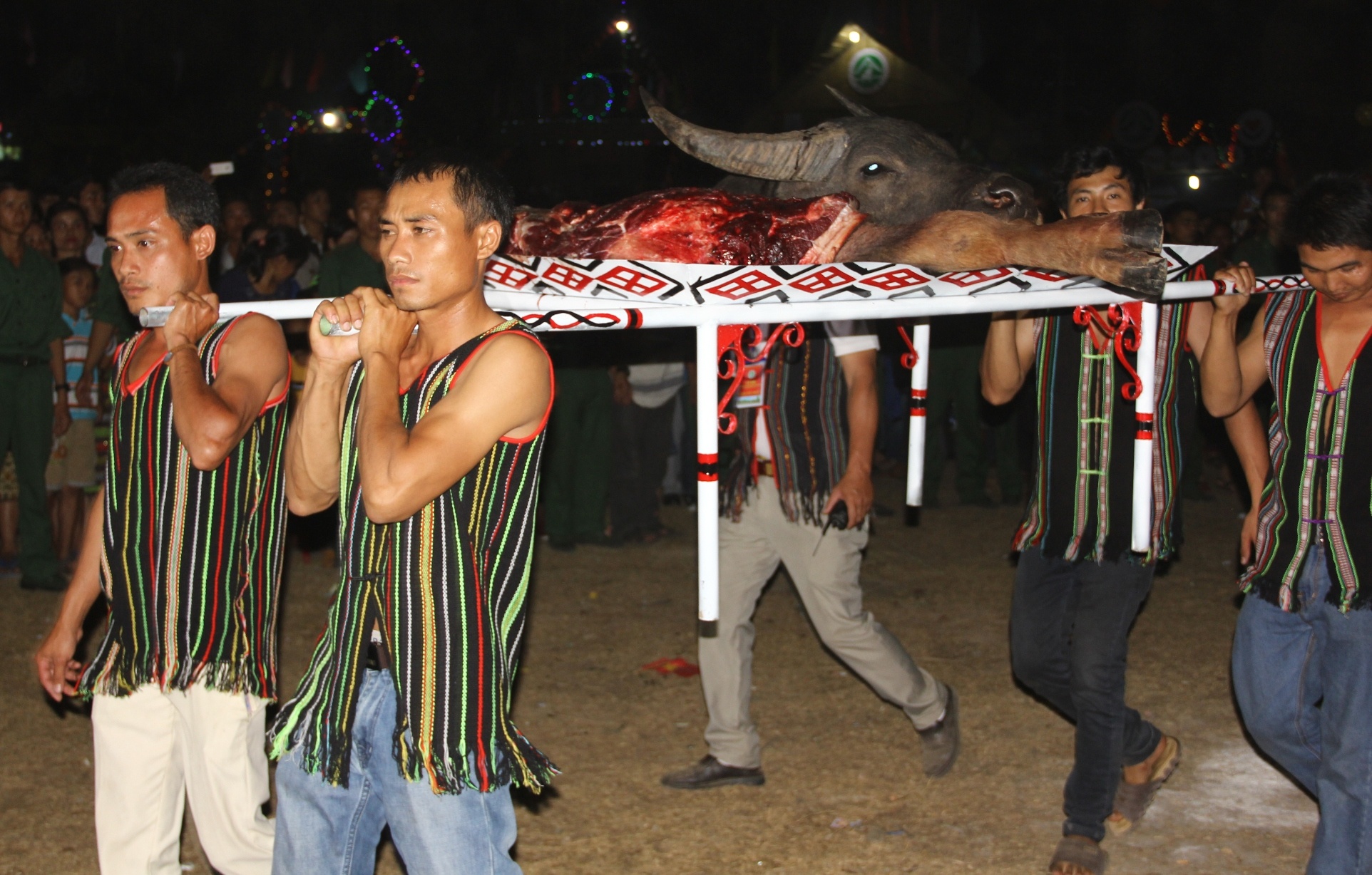 Hoi dua voi Tay Nguyen khong to chuc le dam trau hinh anh