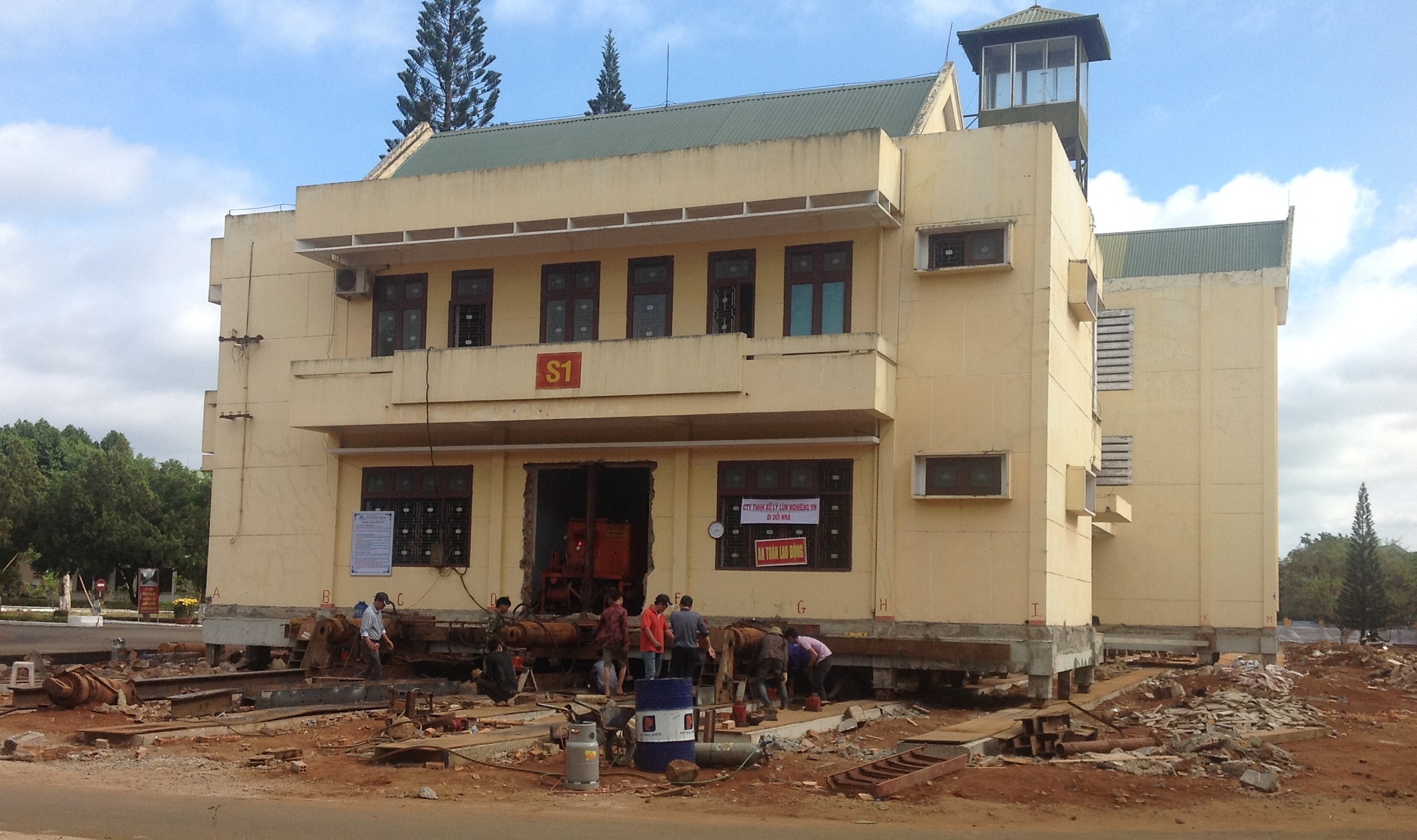 di doi toa nha gan 3.000 tan o tay nguyen anh 1