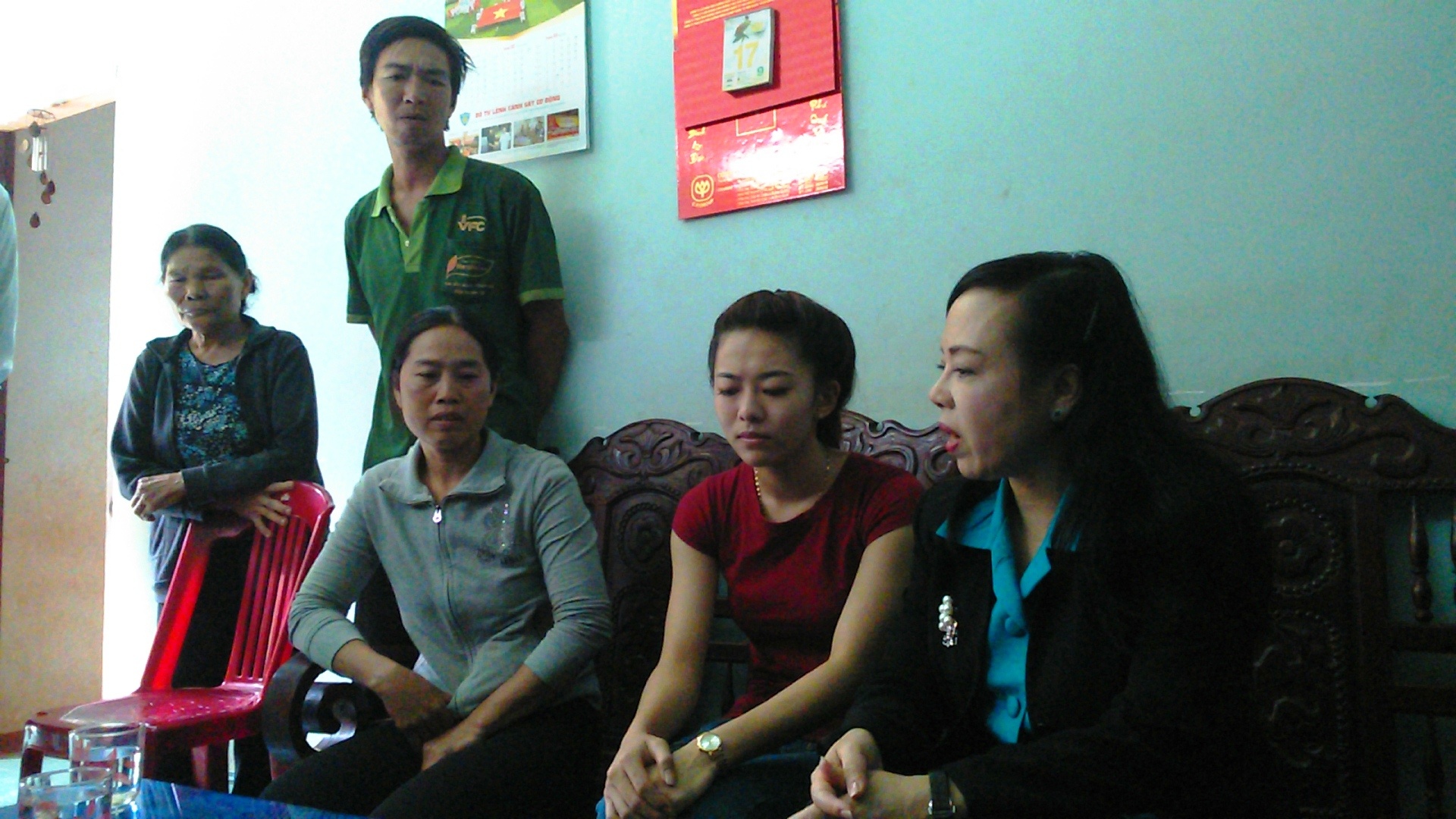 Lap Hoi dong y khoa lam ro vu thieu nu bi cua chan hinh anh