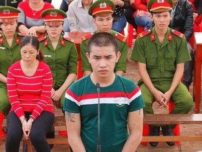 Thanh nien vo mua nuoc roi giet chu quan cuop tai san hinh anh