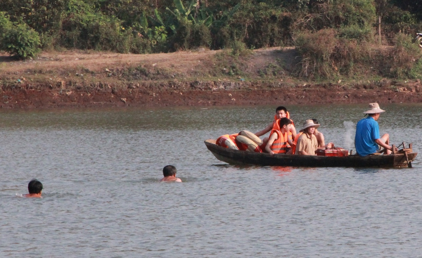 Tam ho nuoc sau, thanh nien chet duoi hinh anh