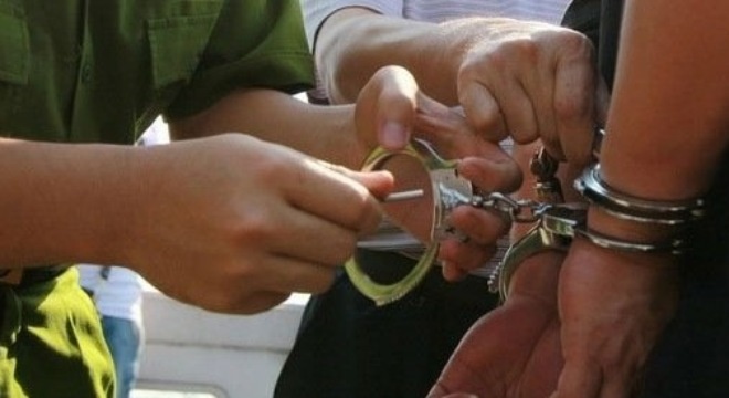 Can bo huyen lam gia quyet dinh chu tich de lua dao hinh anh