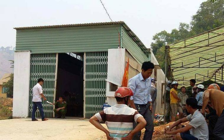 Khoi to nhom thanh nien xong vao nha ban chet nguoi hinh anh