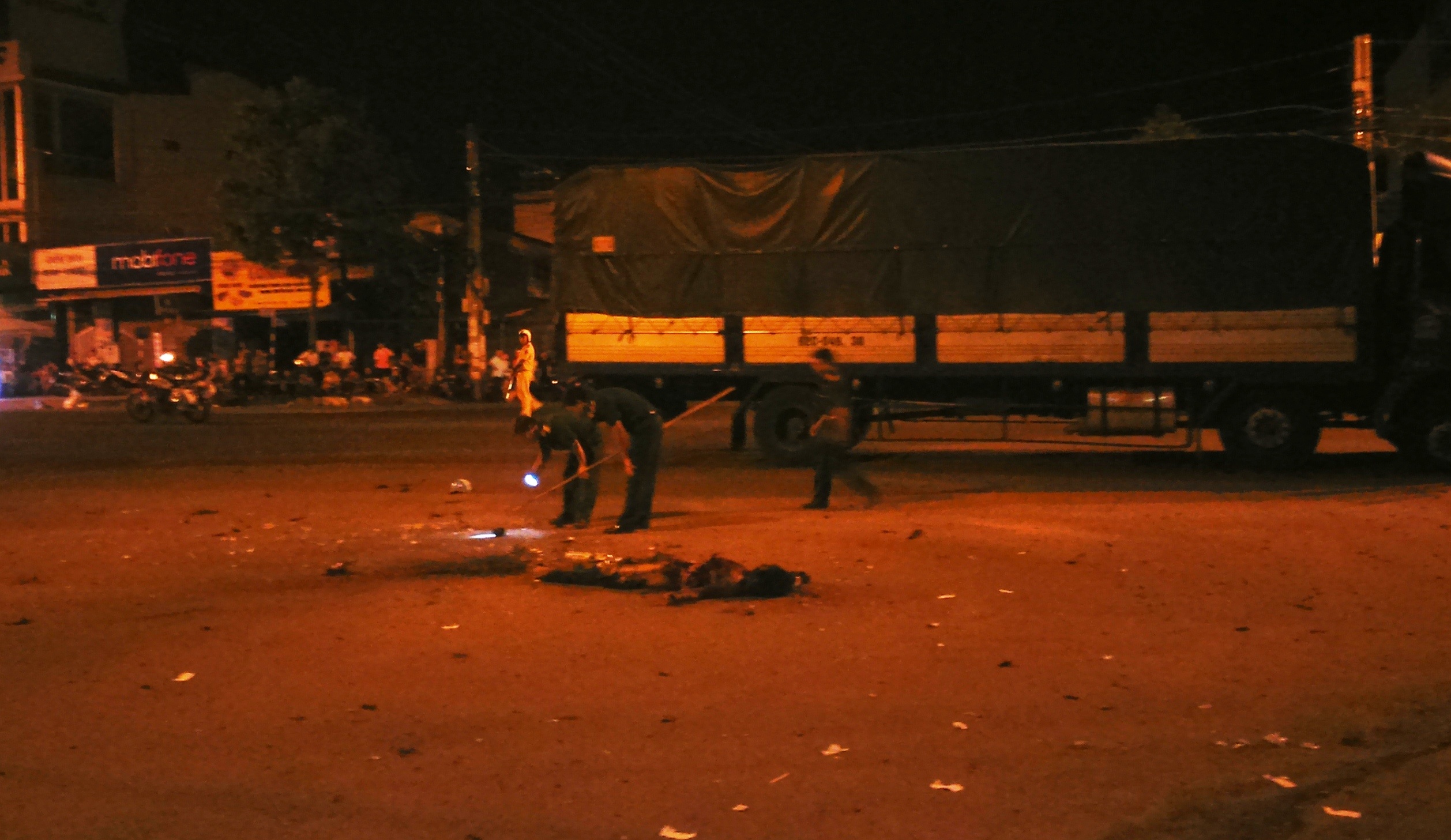 Pho giam doc cong an bi thuong trong vu thanh nien tu sat hinh anh