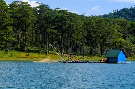 Da Lat het phong dip le 30/4, tang gia 3 lan hinh anh