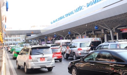 Cam dung, dau: Xe cong vu bat chap hinh anh