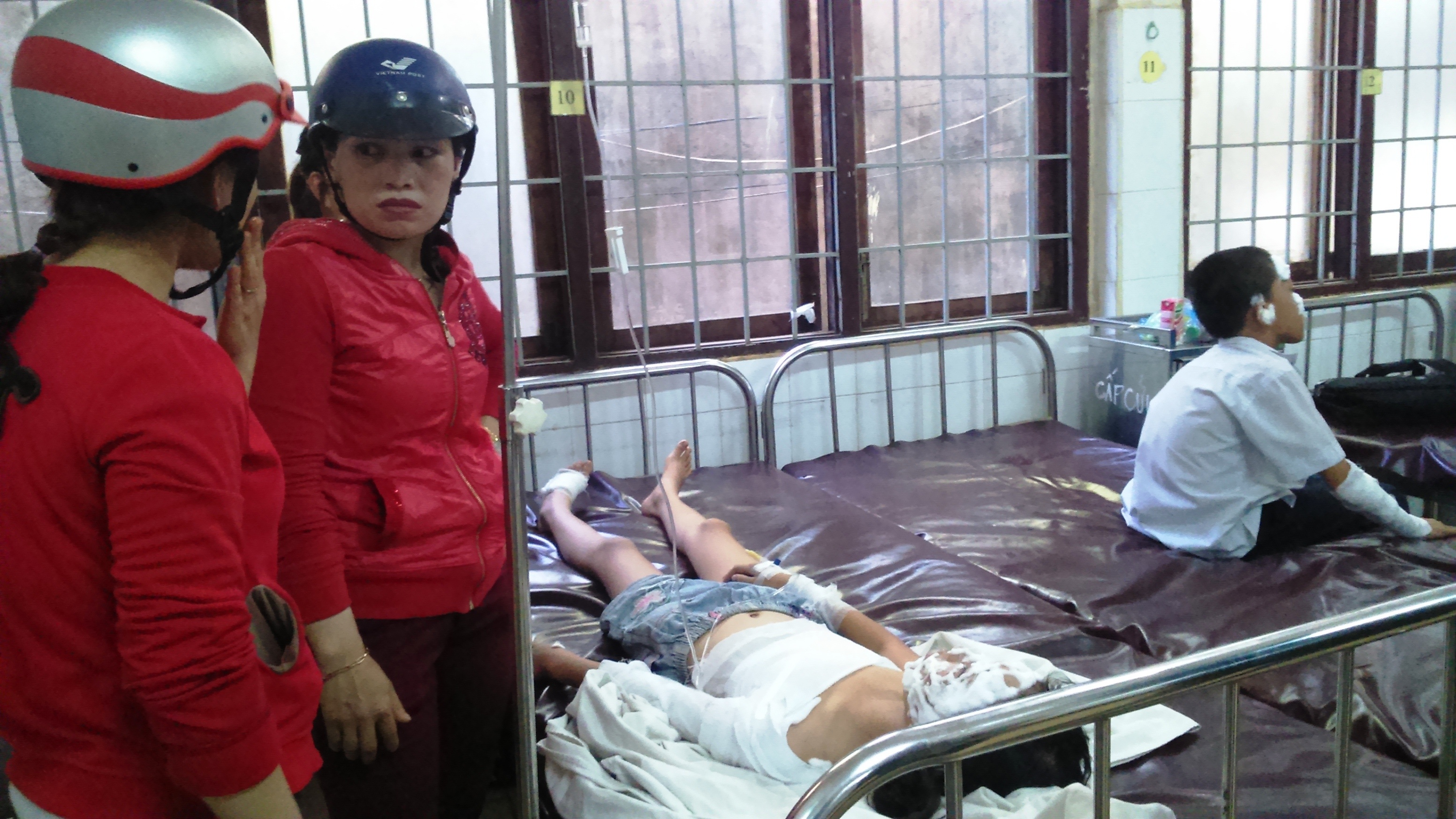 No binh gas, 5 hoc sinh tieu hoc bong nang hinh anh