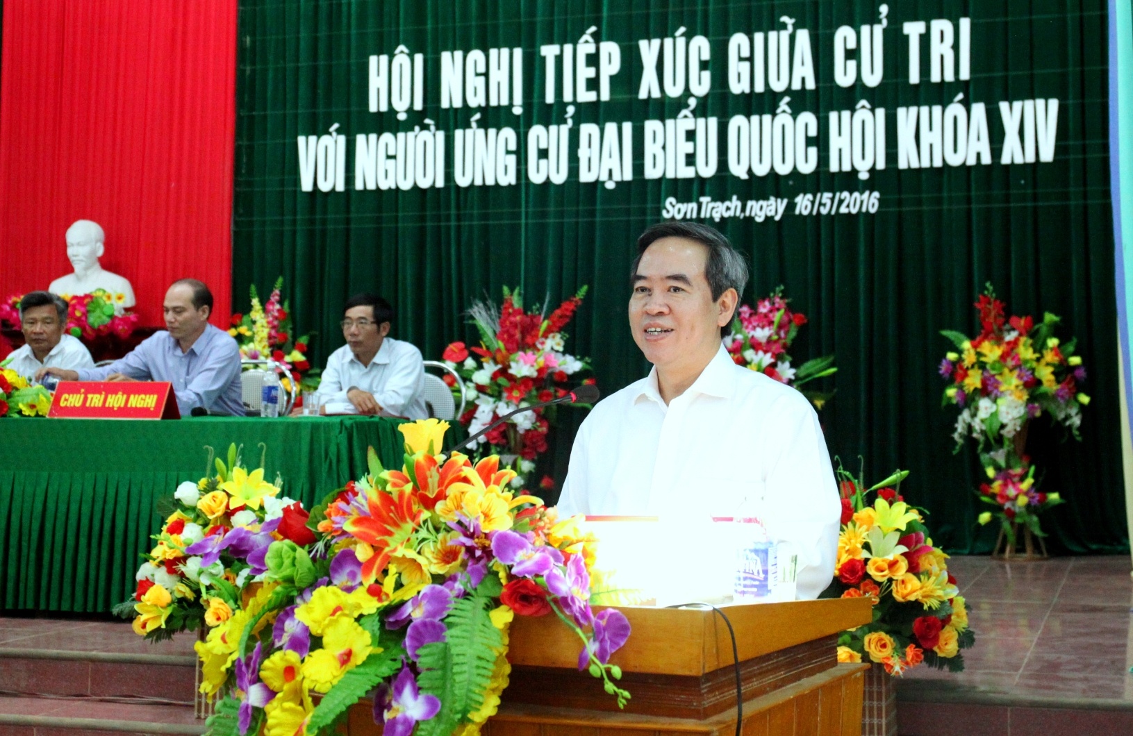 Truong ban Kinh te Trung uong tiep xuc cu tri Quang Binh hinh anh