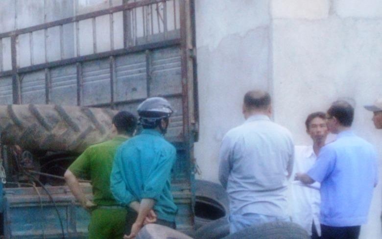 Tai xe bi dien giat tu vong khi han cua oto hinh anh