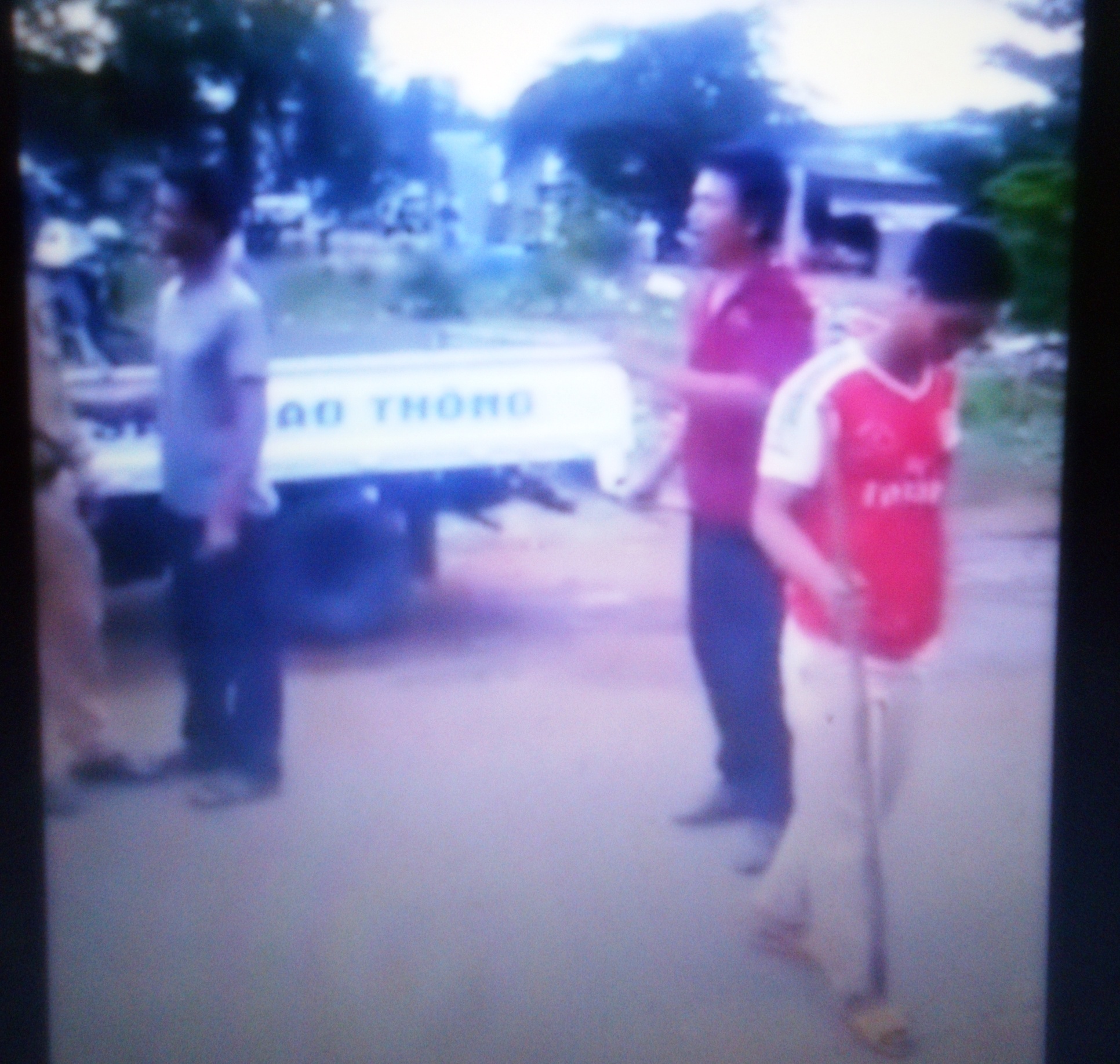 Nam thanh nien dung dao chem cong an anh 1